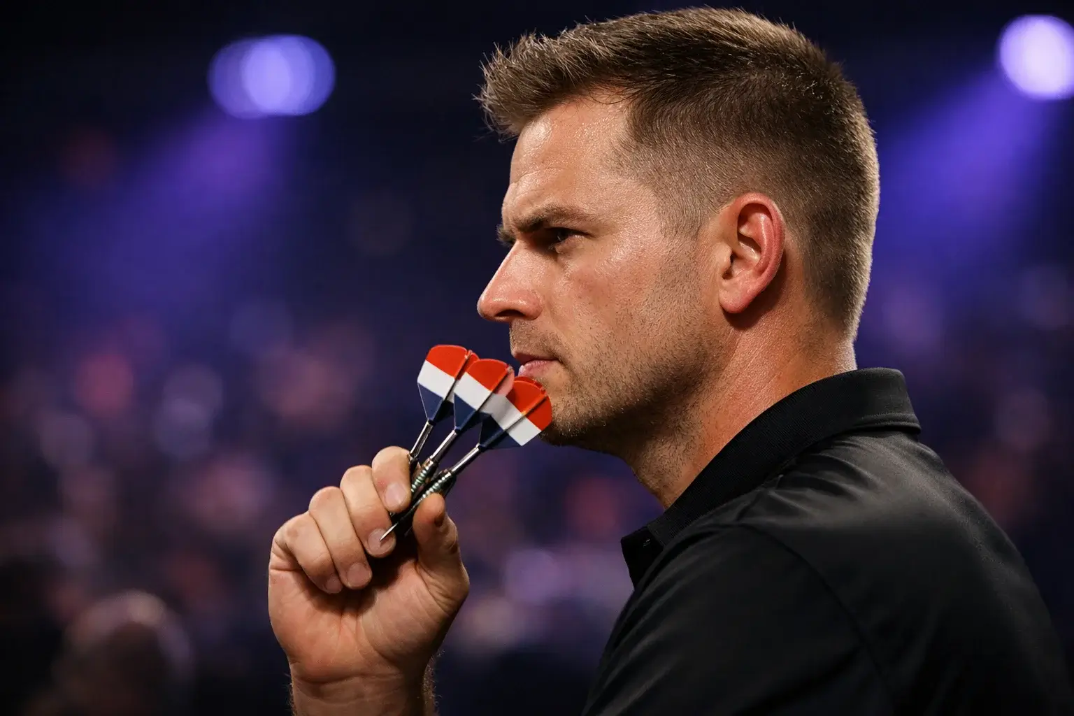 Darts speler concentreert zich voor belangrijke worp tijdens toernooi