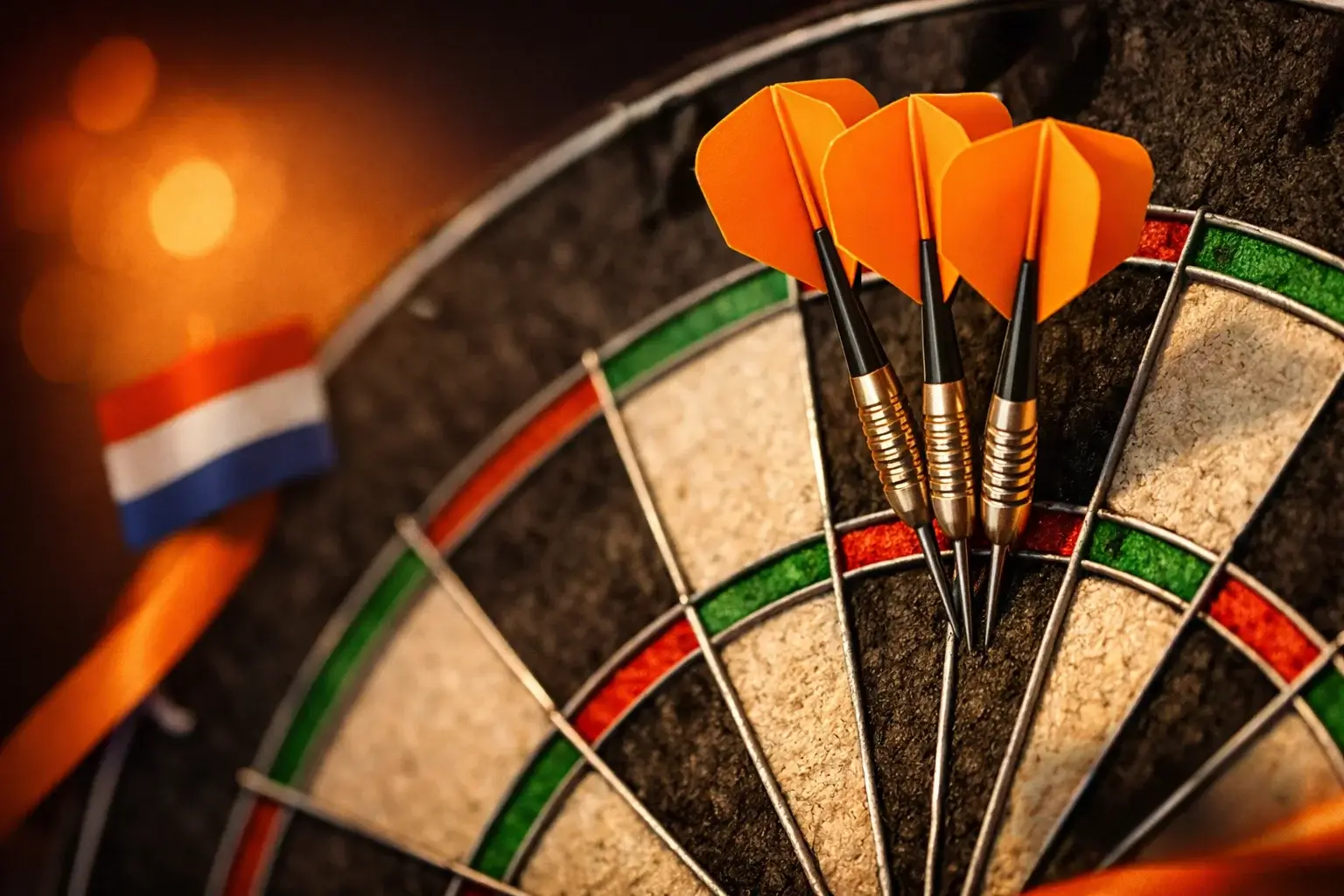Dartbord met oranje accenten en Nederlandse darts sfeer